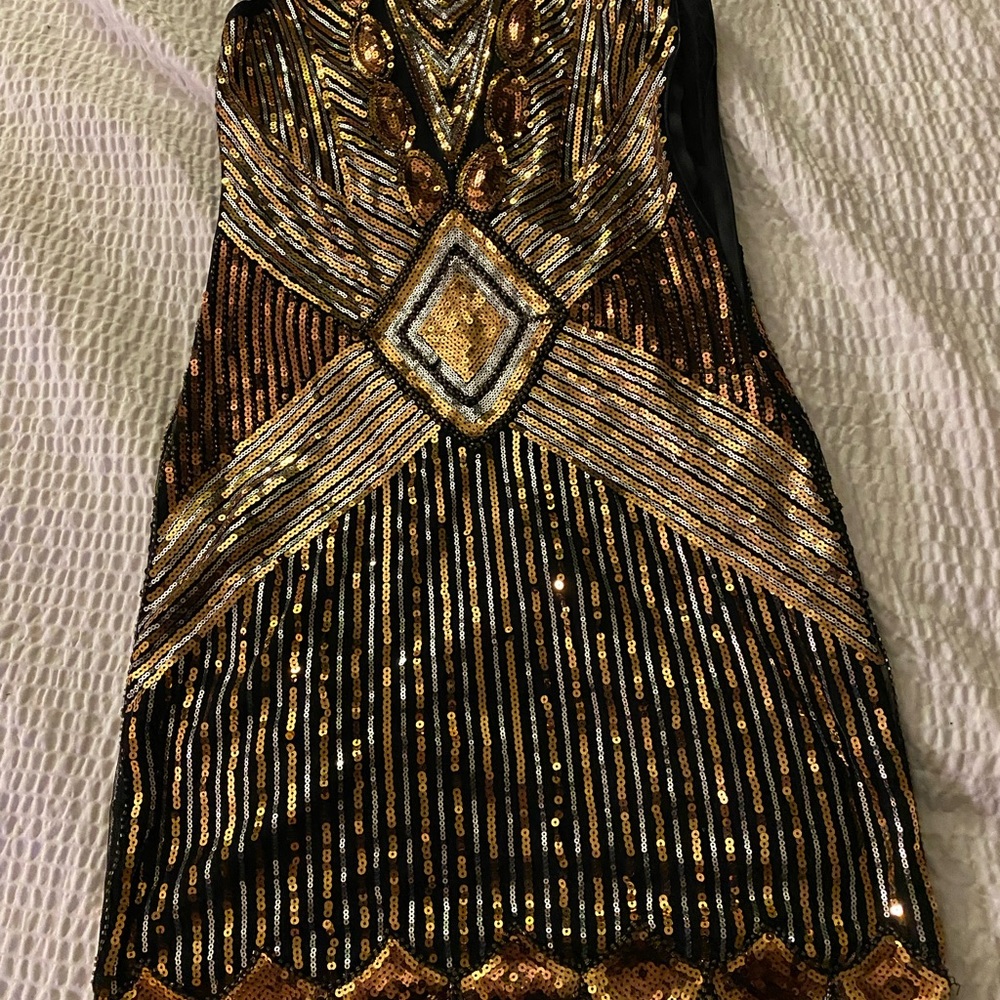 Glamorous Black and Gold Sequin 1920s Dress